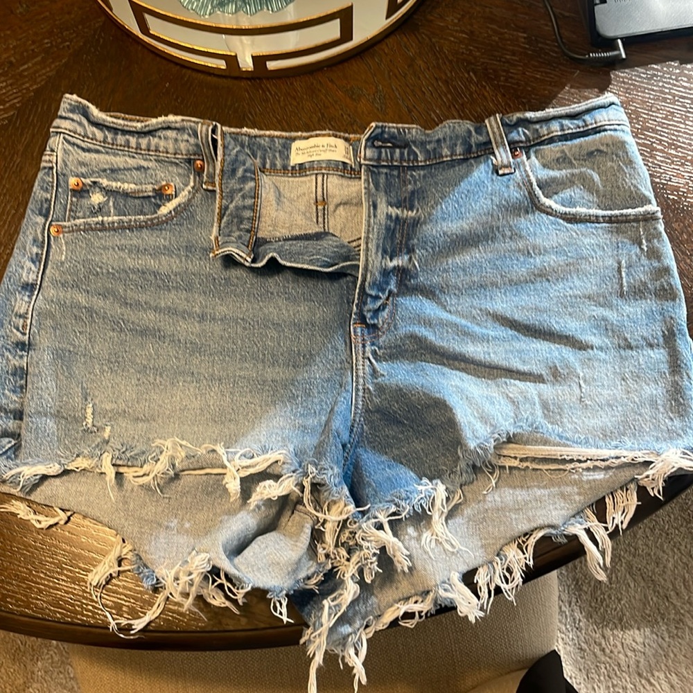 Abercrombie 90s relaxed cutoff short high rise